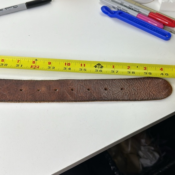 Classic Tan genuine leather belt with silver buckle - Picture 5 of 6